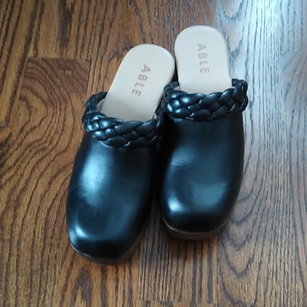 NWOT ABLE Black Whiley Clogs size 8M